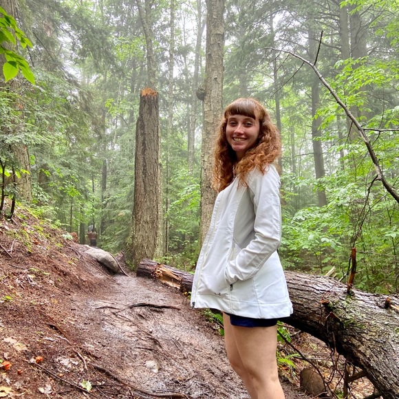 Meet your Posher, Courtney - Picture 1 of 1